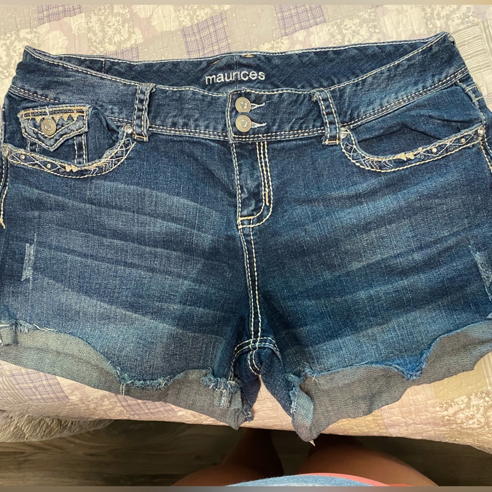Maurices Stretch Denim Jean Shorts. Women's Size 15/16.‎ 3" Inseam.
